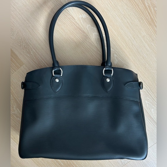 Louis Vuitton Black Epi Leather Passy GM - Picture 3 of 16